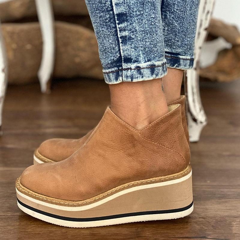 Women's platform ankle boots with chunky sole and side cutout - Brown